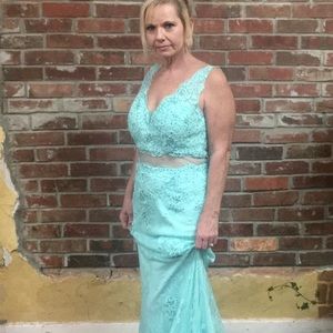 Never worn. Only tried on